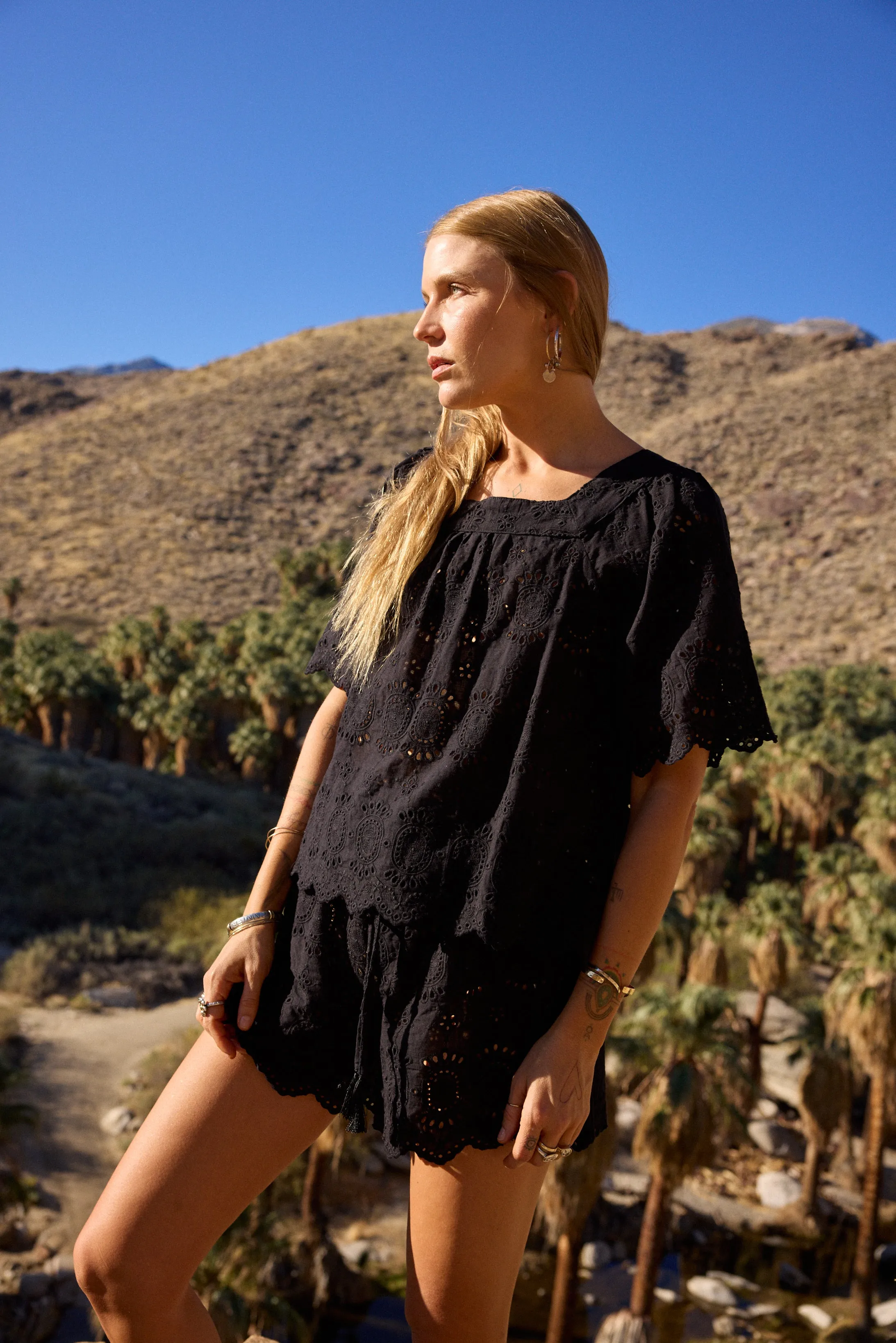 MoistureWicking Material Bonded Hemline NIKKI TOP