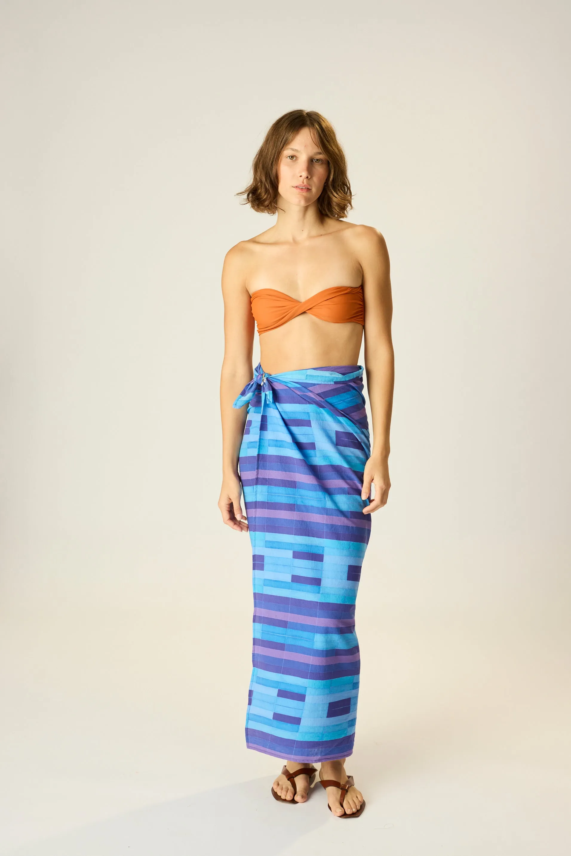 PAREO High Collar Protection Design Weighted Hem Design