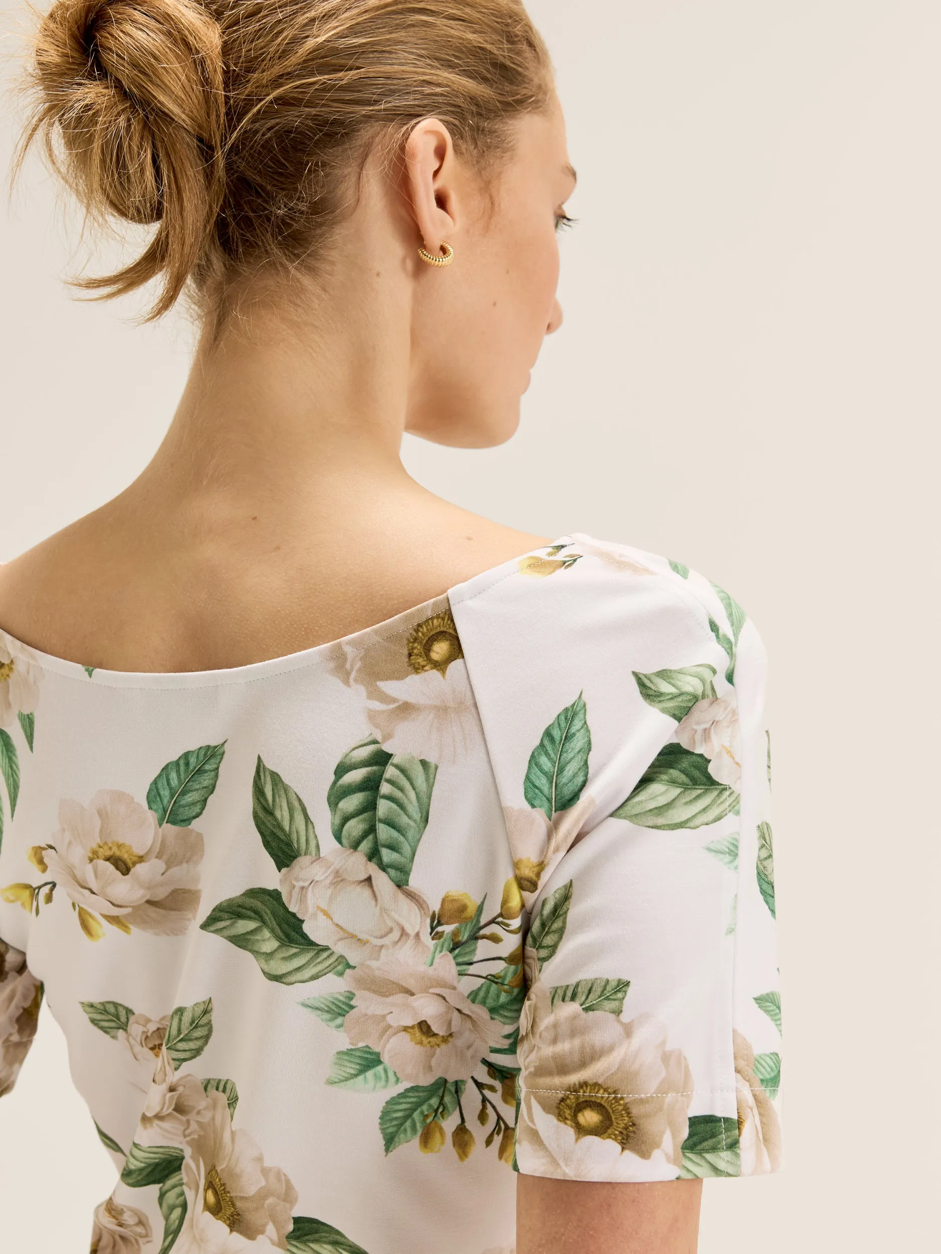 DurableCollarStays WrinkleResistantTextile Peony Ponte Top