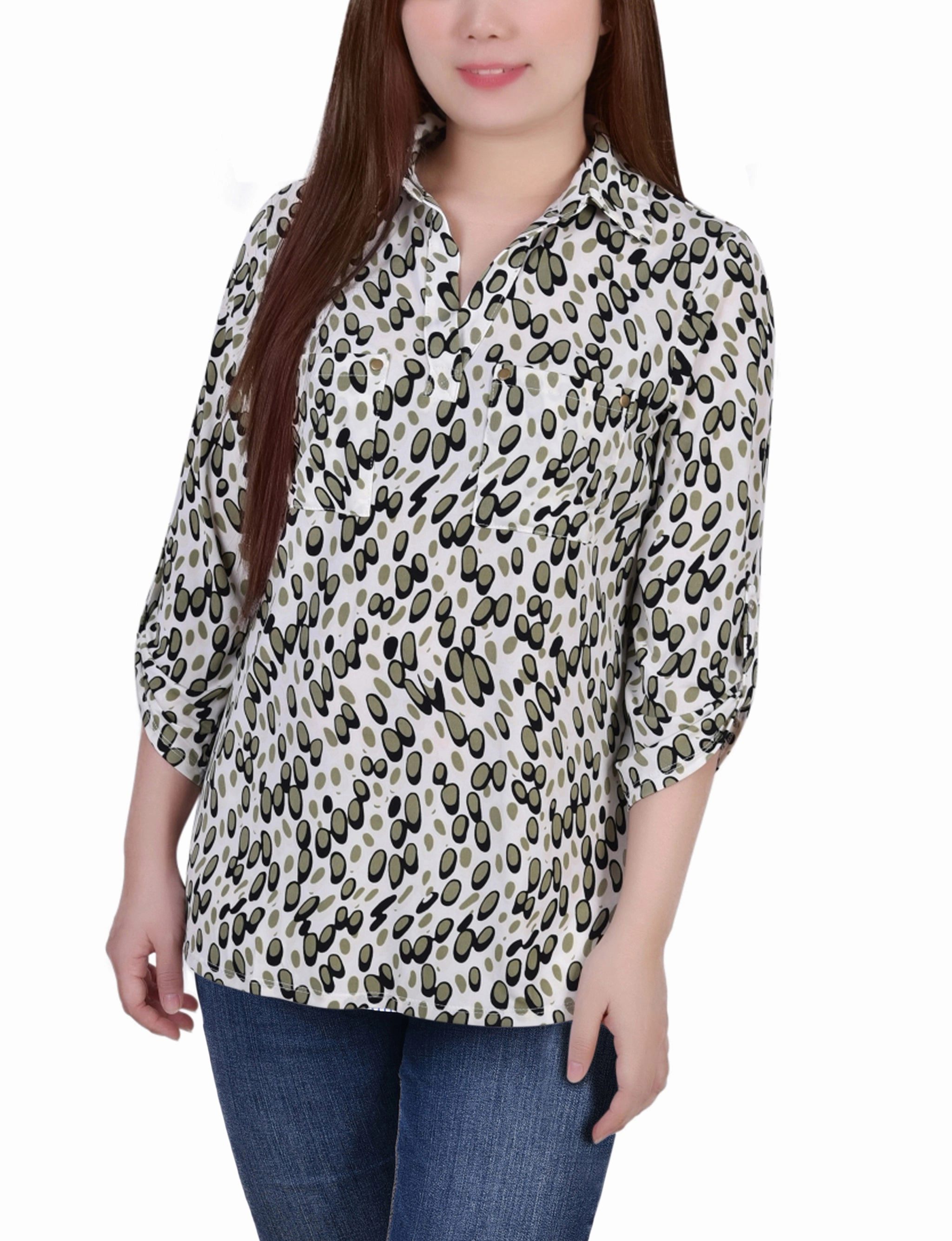 EasyClean Petite 3/4 Roll Tab Sleeve Studded Y Neck Top