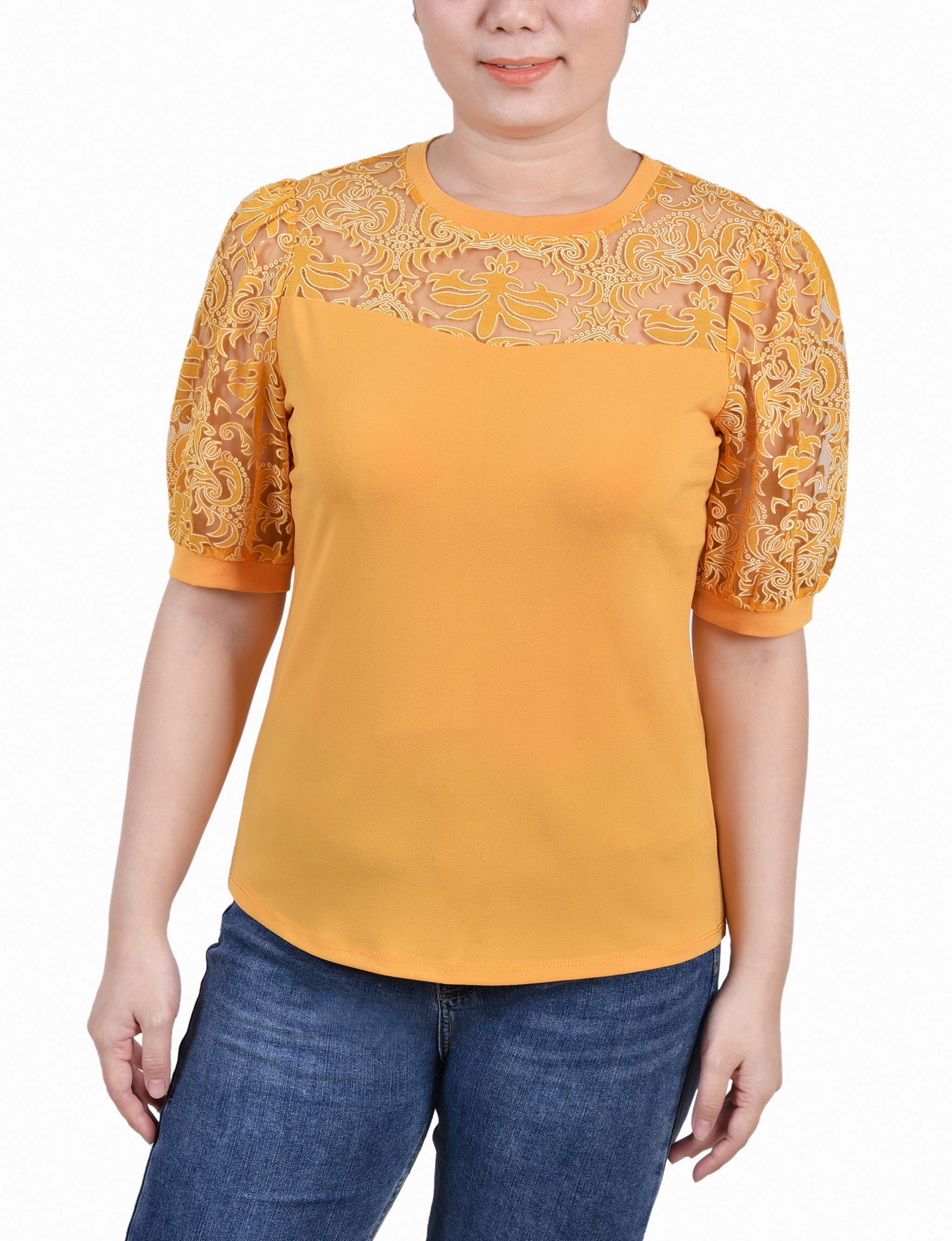 Tapered Cut FlexibleRibbedTrims Petite Puff Lace-Sleeve Top