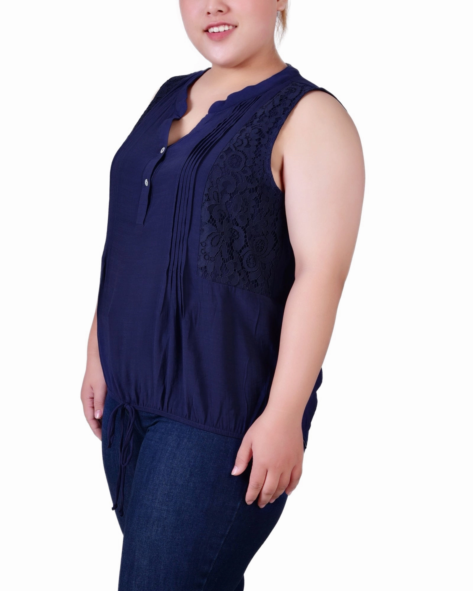 Plus Size Sleeveless Pintuck Tie-Hem Blouse QuickDry Texture SeamlessSidePanels