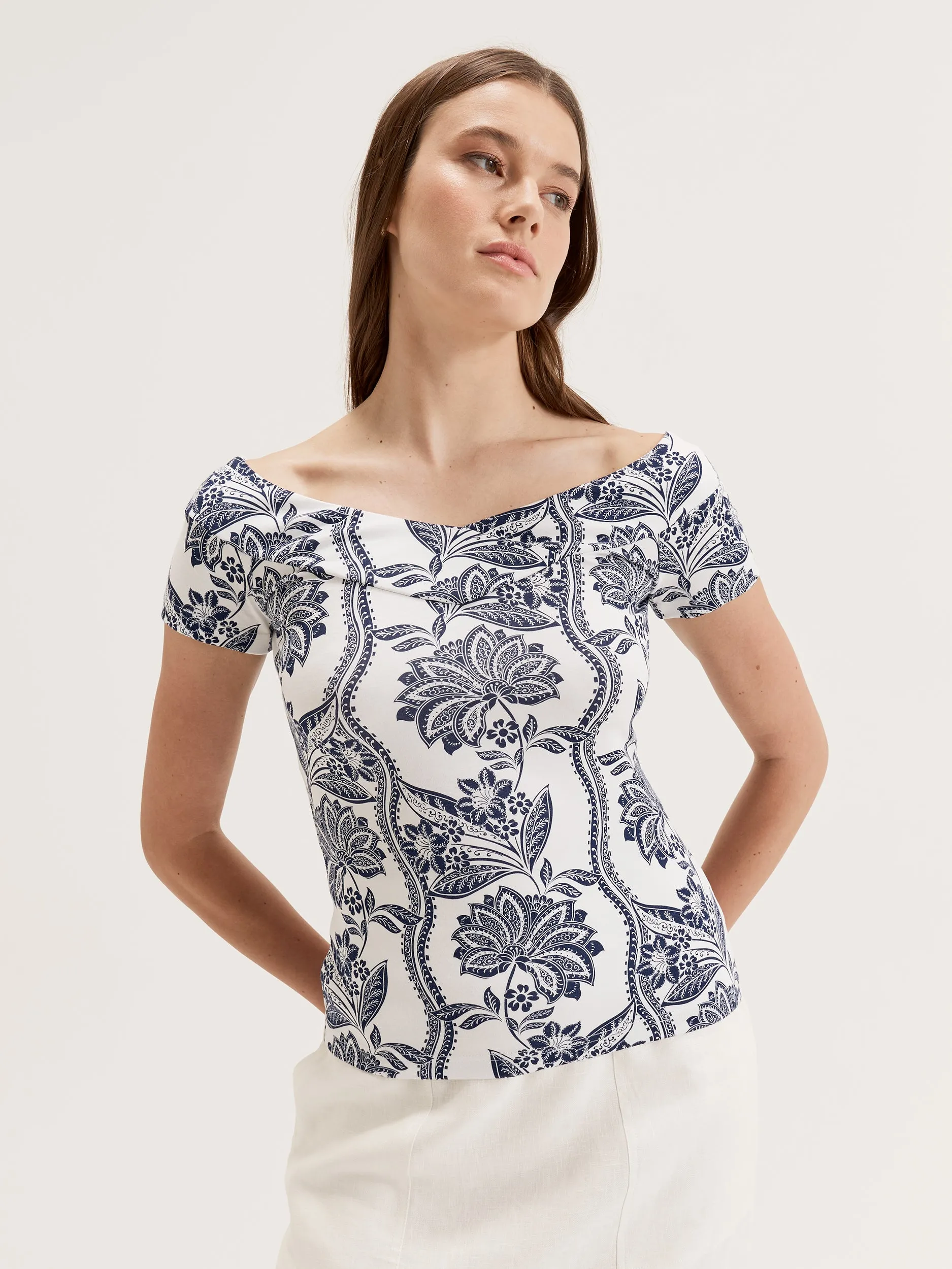 MinimalistStyle Monte Carlo Top