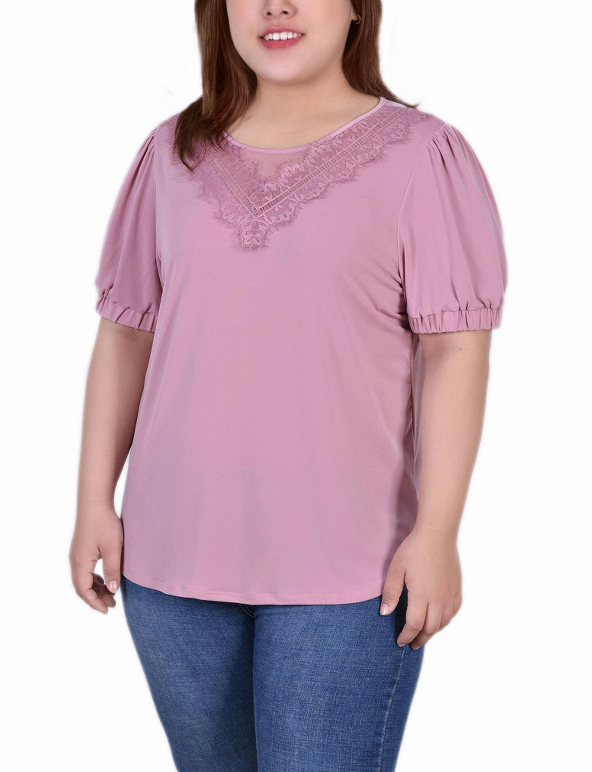 Stretchable Neckline Plus Size Short Puff Sleeve Top With Lace