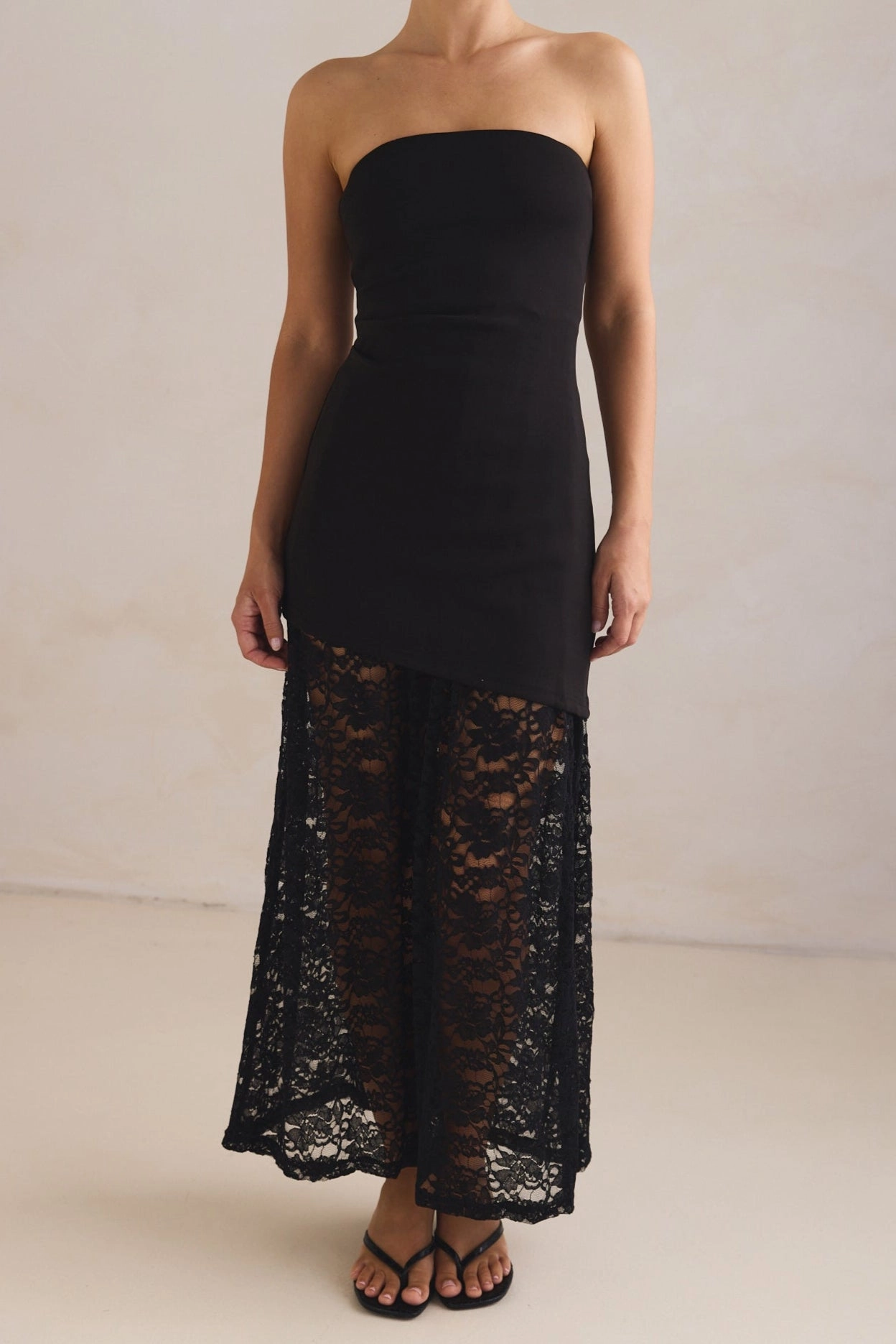 Floating Shape Light Bow Scarlett Lace Midi Dress (Black)