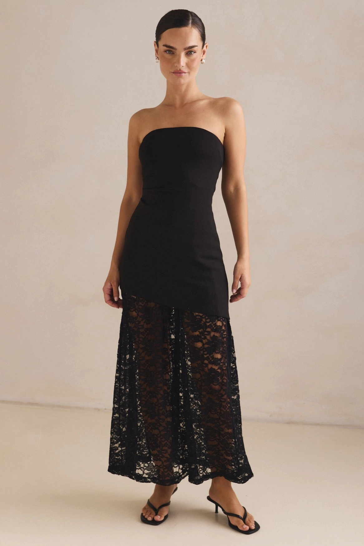 retro-style Scarlett Lace Midi Dress (Black)