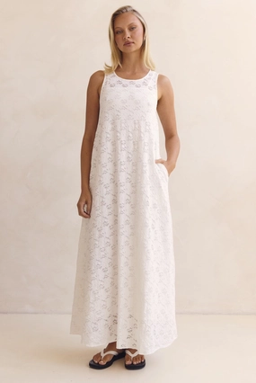 retro-style soft look Isabel Lace Maxi Dress (White)