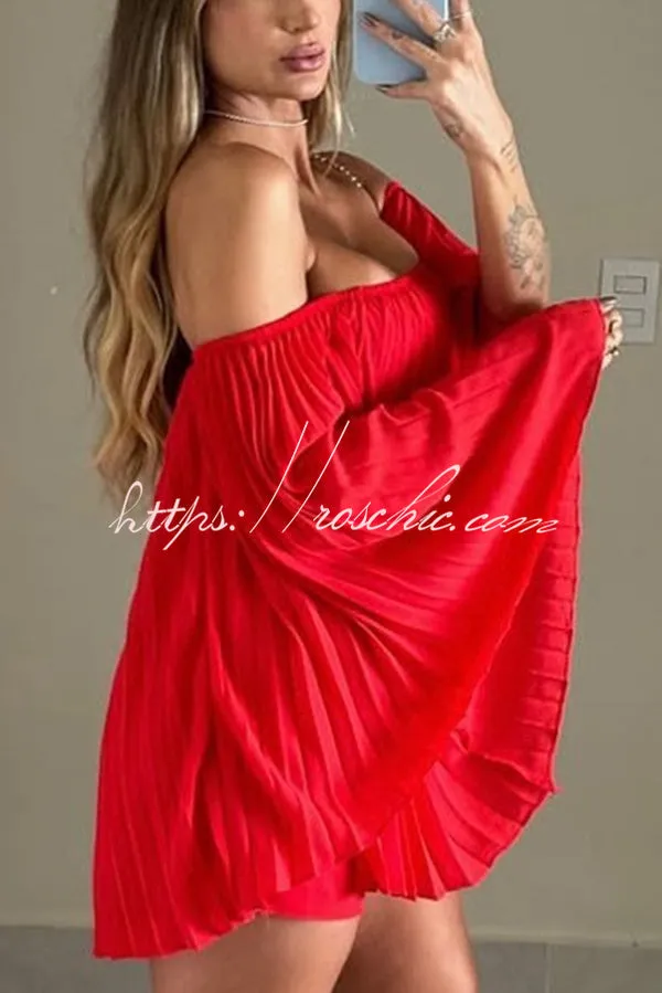 Solid Off-the-shoulder Pleated Loose Top and Elastic Waist Shorts Set