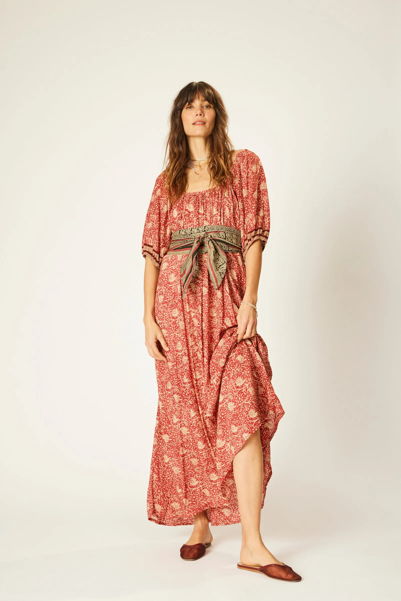 VIVI DRESS Noble Aura Minimalist Elegance