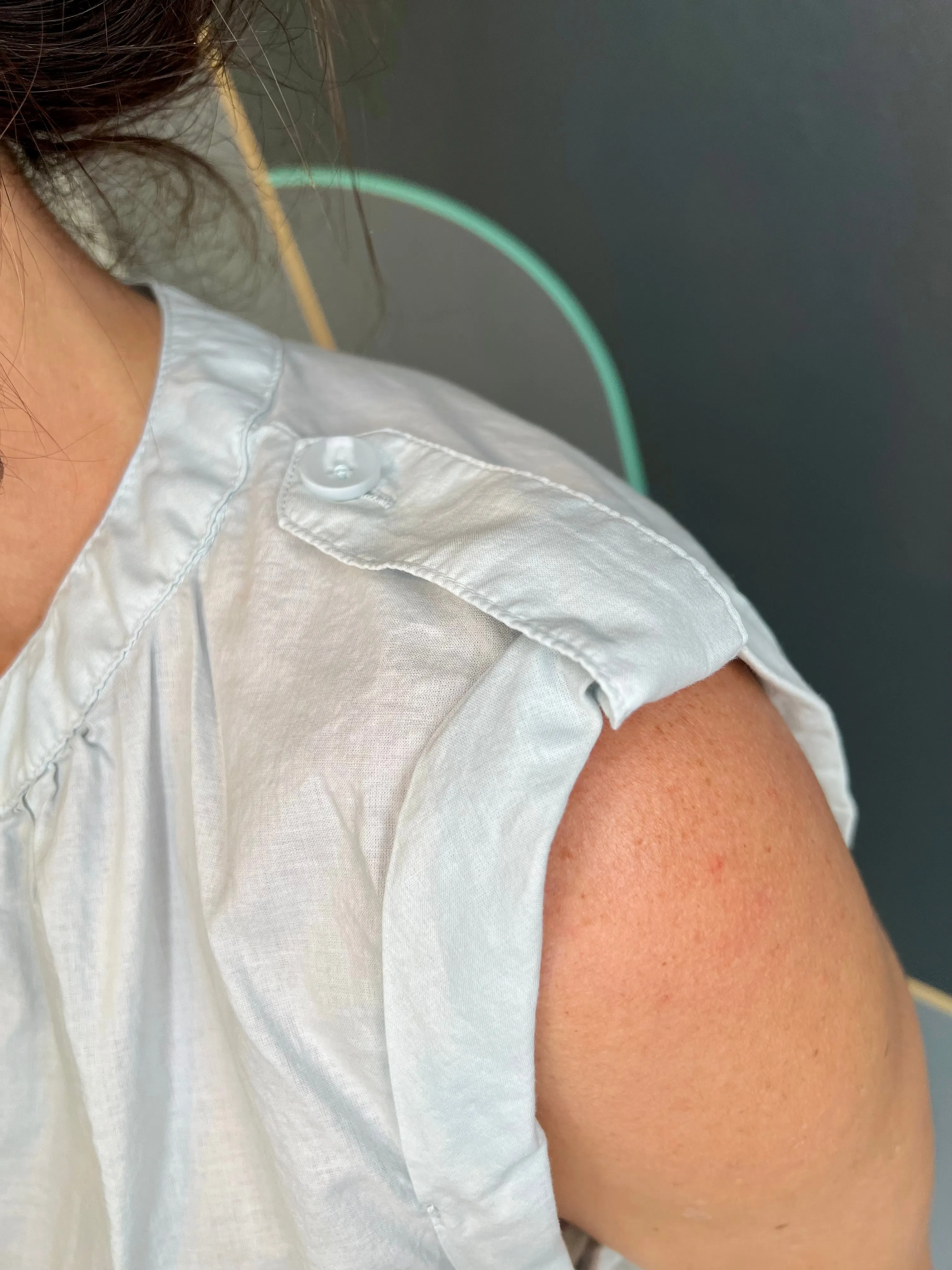 Stretchable Waistband Split Neck Tab Sleeveless Top