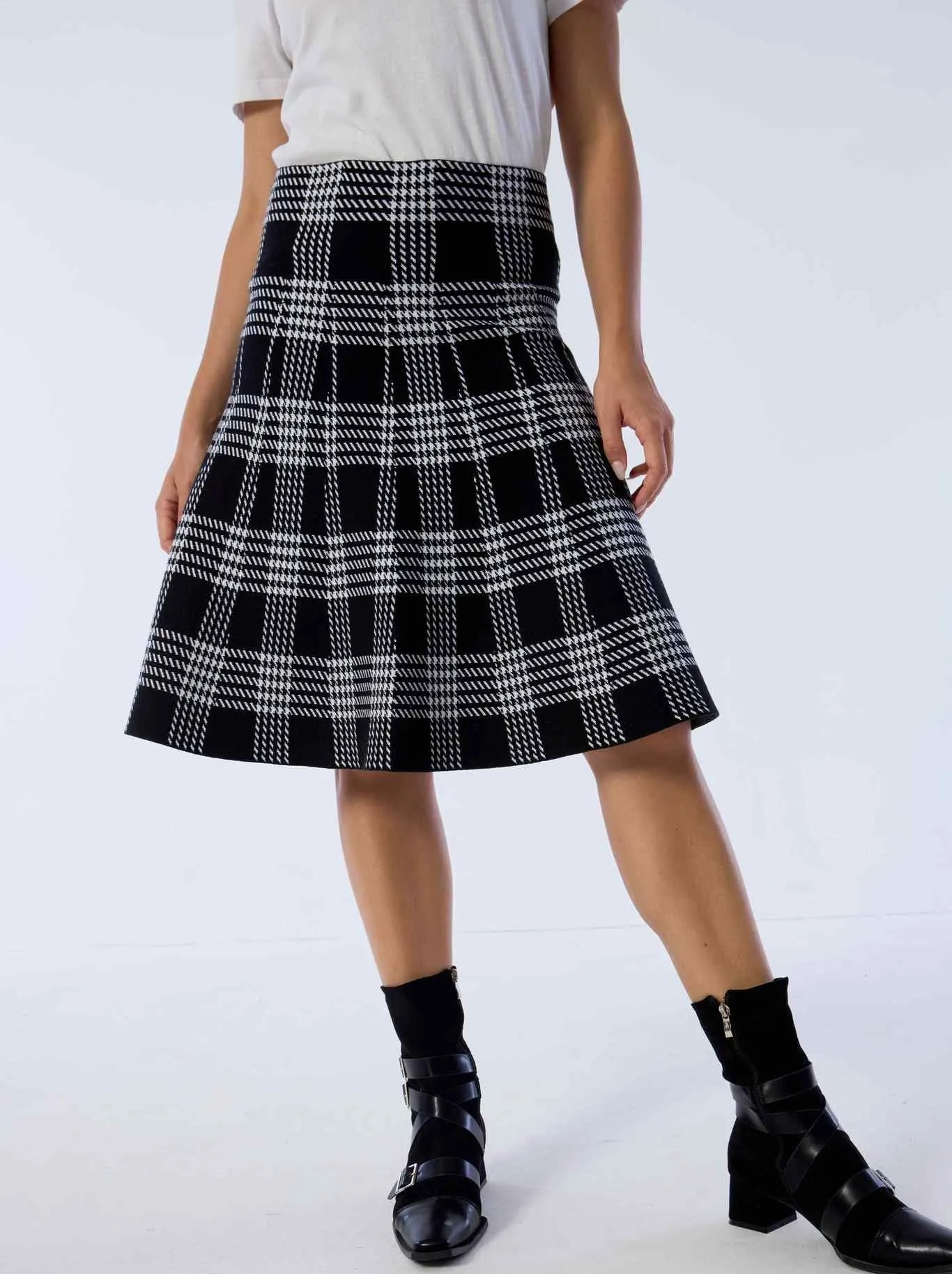 Easy Movement Simple looks AMAZING MM SKIRT - YEAR ROUND BLACK PLAID