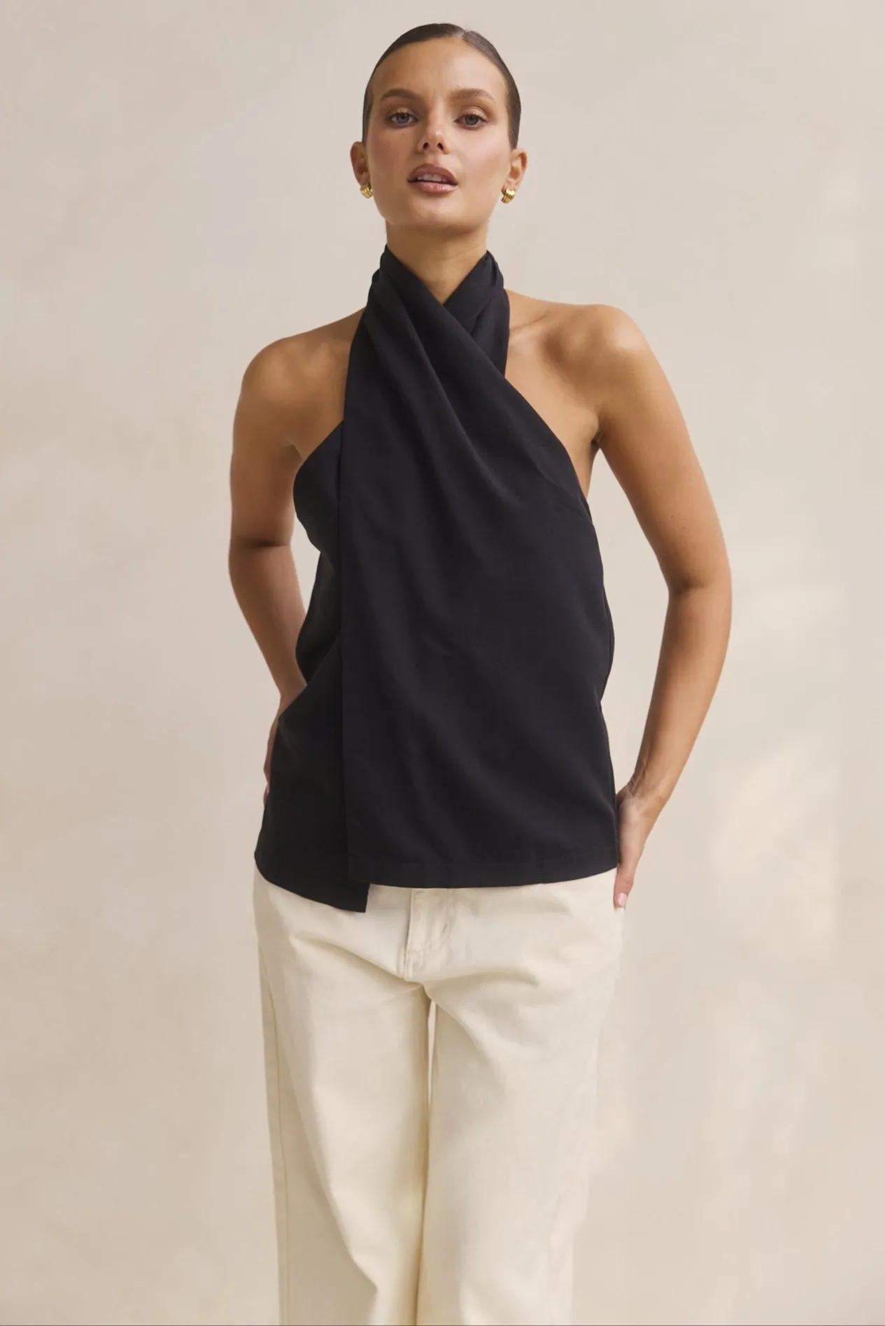 Classic Crewneck Design AbrasionResistant Finish Suri Top (Black)