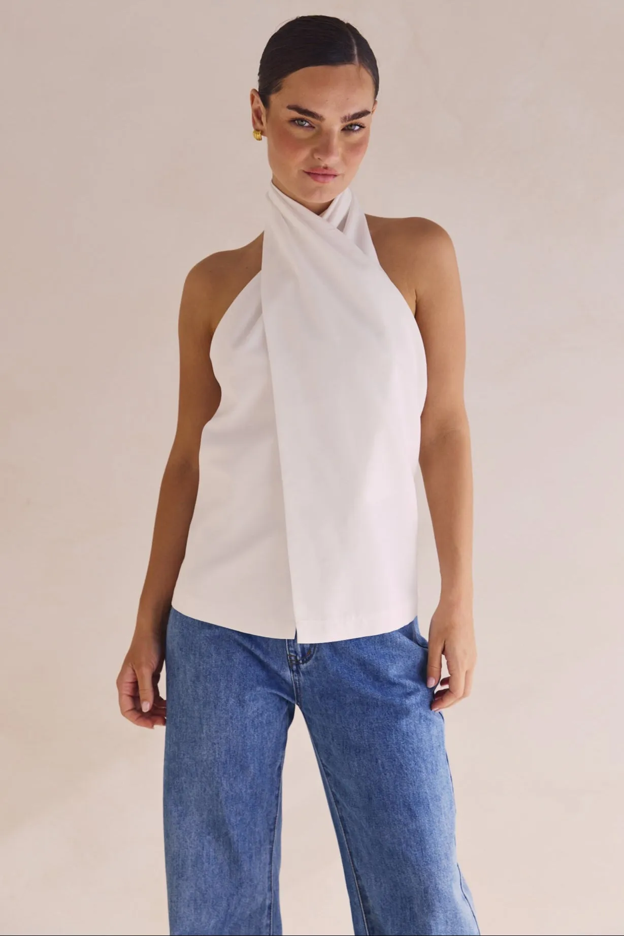 Suri Top (White) ButtonlessClosure