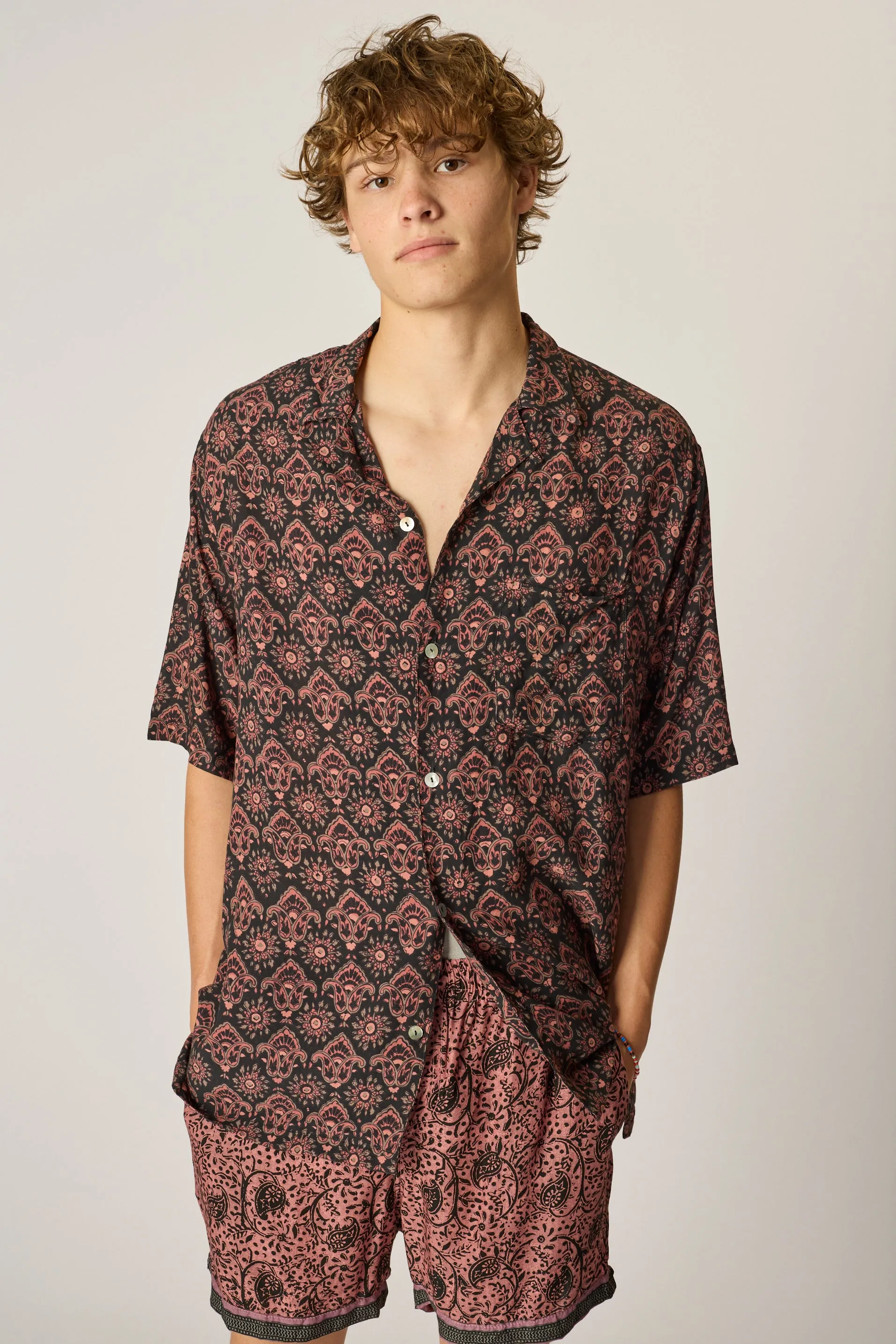 AdjustableClosure KEVIN SHIRT (UNISEX)