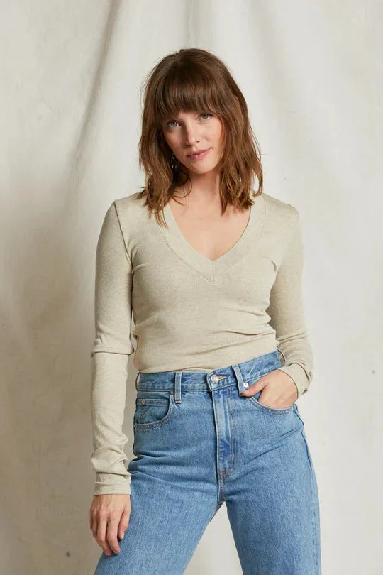 Viola Tee - Heather Oatmeal Casual Layer Weekend Outfit