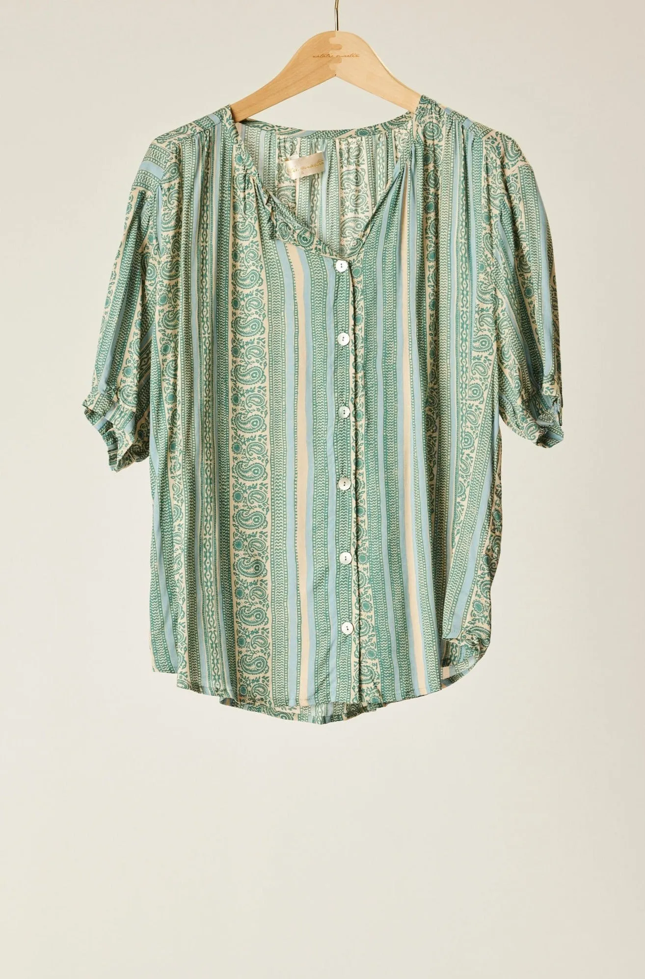 VIOLET TOP Wrinkle resistant fabric