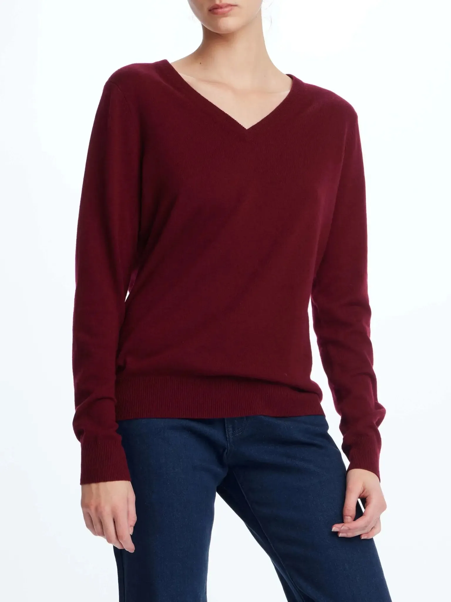 Women's Cashmere V-Neck Sweater In Burgundy
