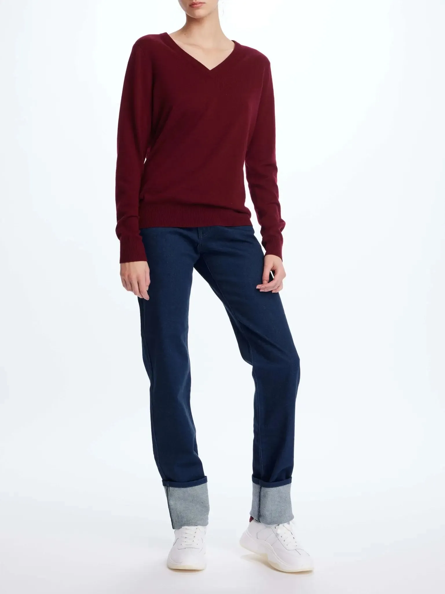 Women's Cashmere V-Neck Sweater In Burgundy